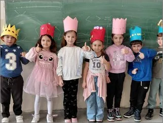изработка на новогодишни капи 11 12 2025